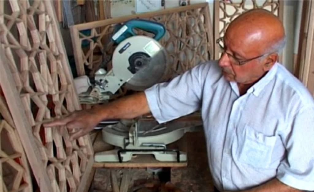مهارت و فنون ساخت گره‌چینی چوب در بروجرد